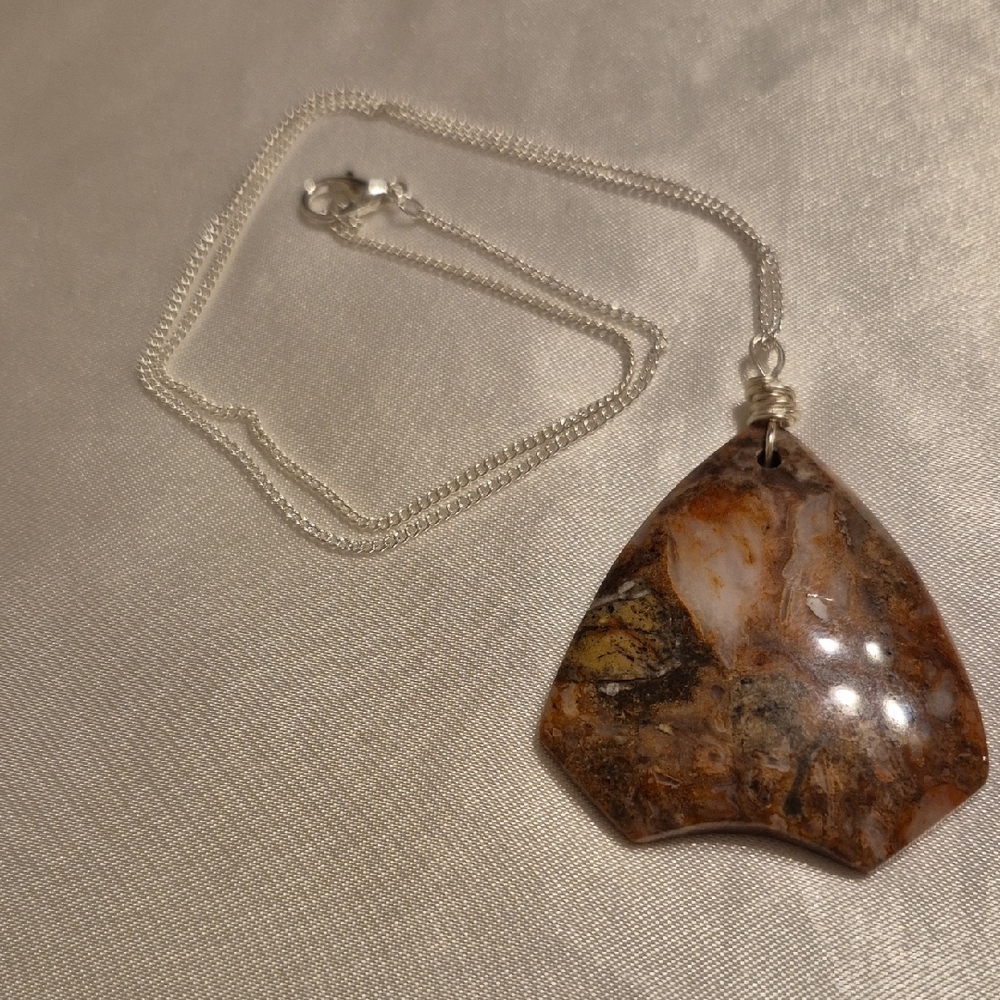 Elegant Silver and Brown Pendant Necklace